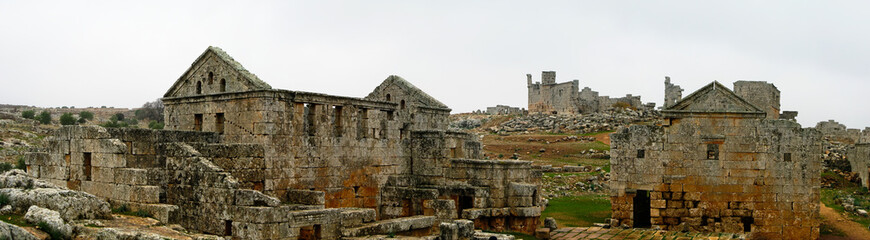Fototapeta na wymiar Panorama of ruined abandoned dead city Serjilla in Syria