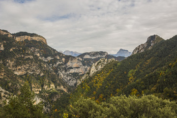 Fototapeta na wymiar Otoño en los Pirineos