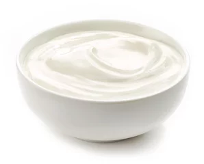 Gordijnen bowl of sour cream yogurt © Mara Zemgaliete