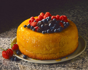Savarin mit Früchten