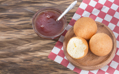 Traditional Colombian buñuelo recipe with blackberry jam - Pan fried cheese