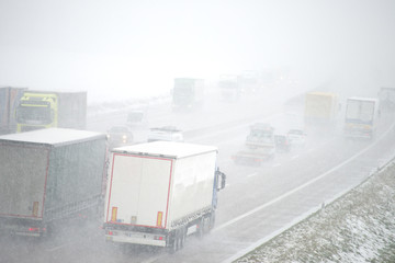 Autobahn im Winter