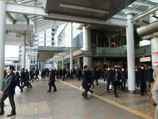 品川駅　朝の通勤風景