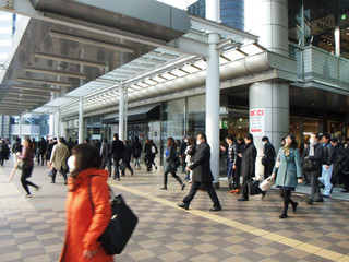 品川駅　朝の通勤風景