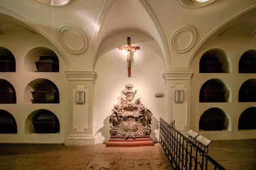 Die Kaisergruft, auch Kapuzinergruft genannt, ist eine Begräbnisstätte der Habsburger in Wien.