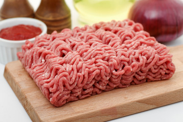 Minced beef with spices and condiment