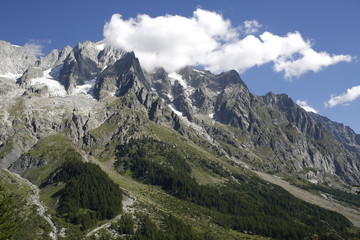 Fototapeta na wymiar Monte Bianco, Valle d'Aosta, Courmayeur