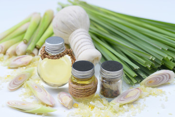 Natural Spa Ingredients Lemongrass essential Oil with Aromatherapy
