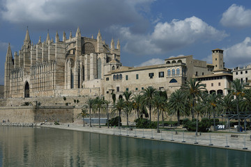 Fototapeta na wymiar St Mary's Cathedral the main Church of Palma de Mallorca