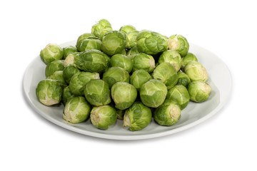 Choux de Bruxelles sur fond blanc