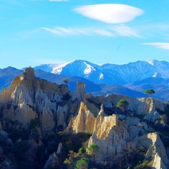Canigou et orgues d'Illes sur Têt dans les Pyrénées orientales