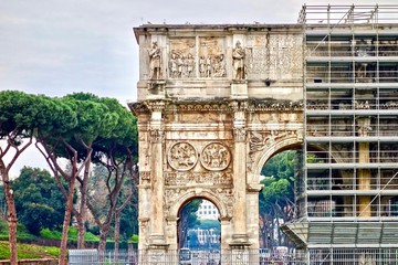 Fototapeta na wymiar Arco di Constantino, Arch of Constantine in Rome, Italy
