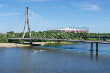 Fototapeta na wymiar Widok na Wisłę, most Świętokrzyski i Stadion Narodowy w Warszawie