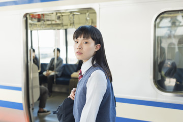 女子高生　通学　電車