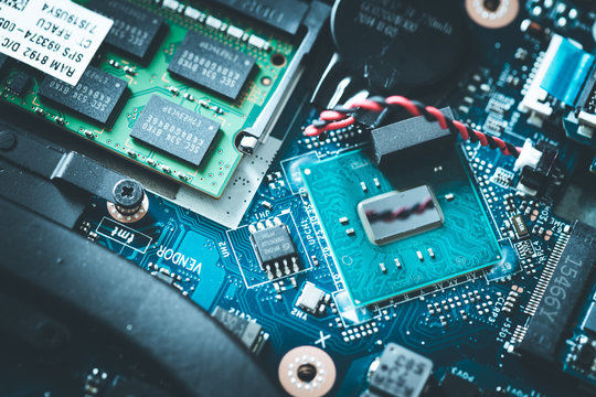 Computerchip auf Platine, Nahaufnahme
