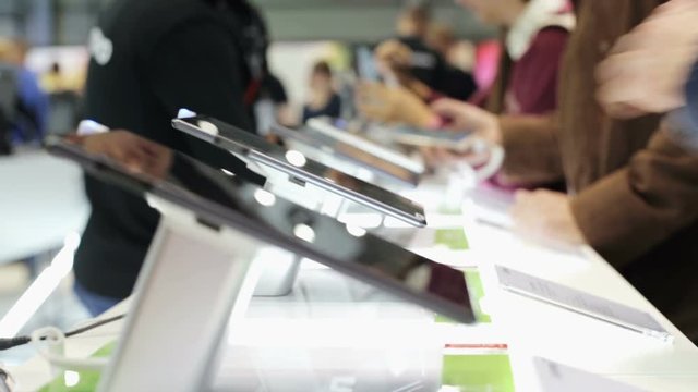 Buying a tablet in a shopping center
