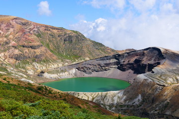 Naklejka premium 秋晴れの蔵王のお釜。蔵王 山形 日本。9月中旬。