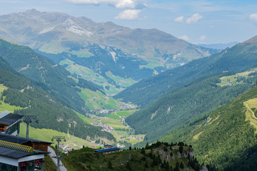 Fototapeta na wymiar Gebirge in Österreich Mayrhofen in Zillertal