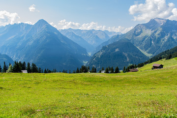 Obraz premium Gebirge in Österreich Mayrhofen in Zillertal
