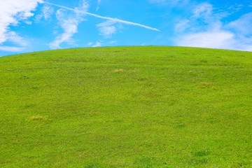 Landschaft bei Alt Rehse, leere Wiese auf Hügel, Mecklenburg-Vorpommern, Deutschland, Europa