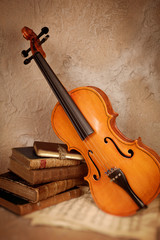 Fototapeta na wymiar Classical violin and old books