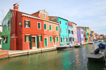 Fototapeta na wymiar Burano island / waterfront view of the colorful buildings.