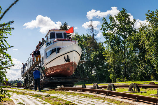 Bootsfahrt auf dem Oberlandkanal bei Elblag; Masuren; Polen