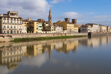 Fototapeta na wymiar Riverbank of Arno in Florence, Italy