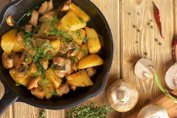 potatoes fried with mushrooms and chicken