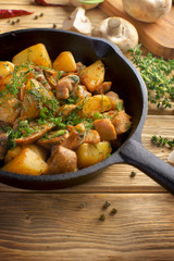 potatoes fried with mushrooms and chicken