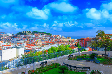 Obraz premium View of old town Lisbon and Sao Jorge Castle from Miradouro de S
