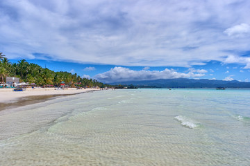 Blick auf den weißen Strand auf Boracay, Philippinen
