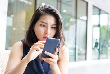 Fototapeta na wymiar portrait business asian woman selfy with mobile