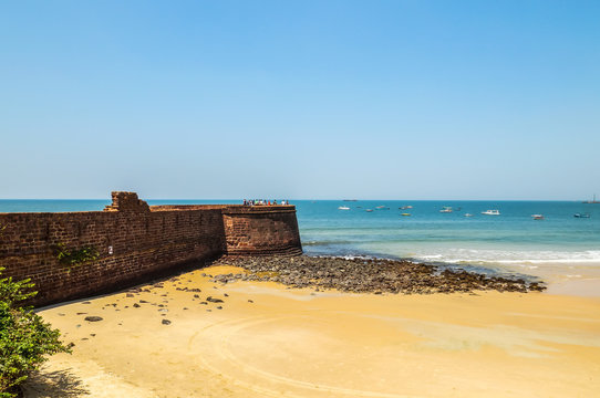 Sinquerium Fort on the Sinquerium beach. Goa, India