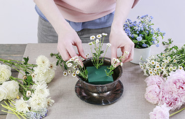 How to make floral arrangement with pink peonies