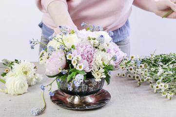 How to make floral arrangement with pink peonies