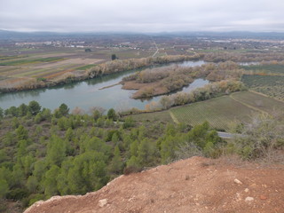 Paisaje de Tivisa desde Poblado Ibérico del Castellet de Banyoles, en la Ribera de Ebro (Tarragona,España) 