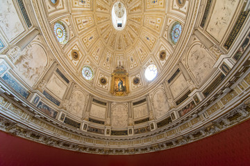 Obraz premium inside one of the oval rooms inside the cathedral in Seville, Spain 