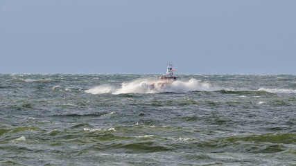 PILOT VESSEL - Motorboat is fighting with sea waves   © Wojciech Wrzesień