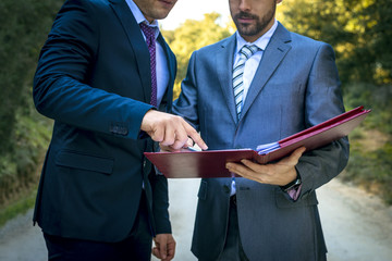 Dos comerciales unidos