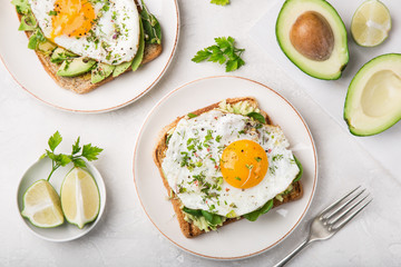 toast with avocado, spinach and fried egg - obrazy, fototapety, plakaty