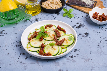 Slices raw zucchini