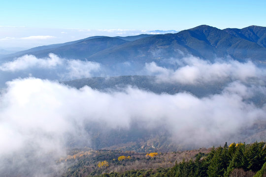 Fototapeta Paisajes de nubes en las montañas, El Montseny Barcelona  