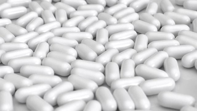 Wei&szlig;e Tabletten - Pillen fallen auf den Boden