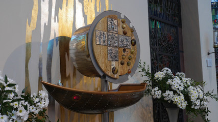 tabernacle with amber altar catholic church - obrazy, fototapety, plakaty