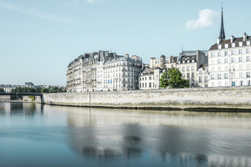 Obraz premium Les quais de Seine à Paris - Ile de la Cité