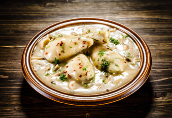 Chicken legs with cream sauce