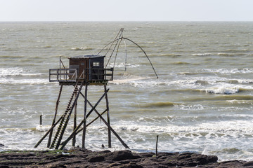 Fototapeta na wymiar Cabane de pêcheur sur la plage de Saint-Michel Chef-Chef