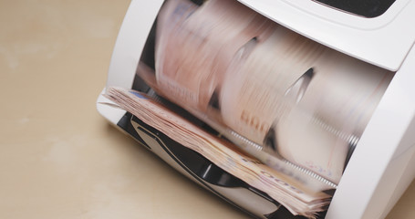 Money counting machine