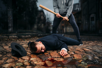 Thief kills his victim with baseball bat